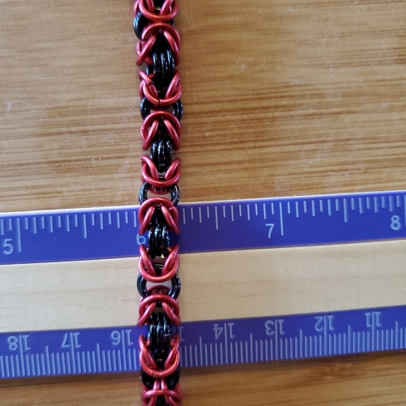 Handmade Chainmail Bracelet Black Red - Picture 5 of 5